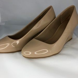 Cambridge Select Round Toe Slip On Mid Wedges